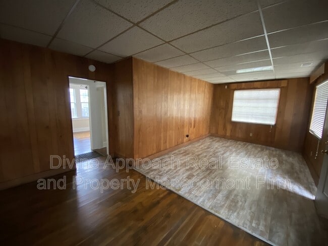5001 Farrell Ave