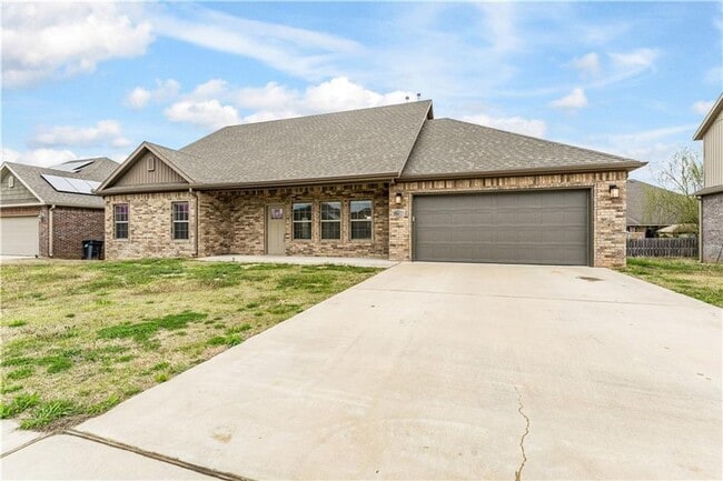 Photo - Minutes from I-49! 4BR/2.5BA Home