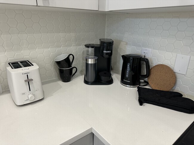 Photo - 20144-20186 86 Ave