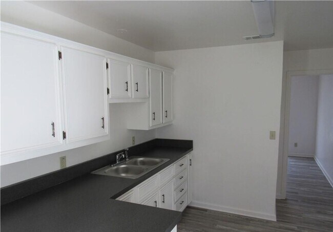 Photo - 402 Hill St Unit A