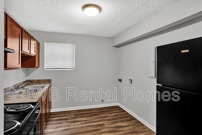 Photo - 1491 W 5th St