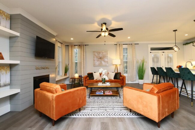 Photo - 2403 Hart St