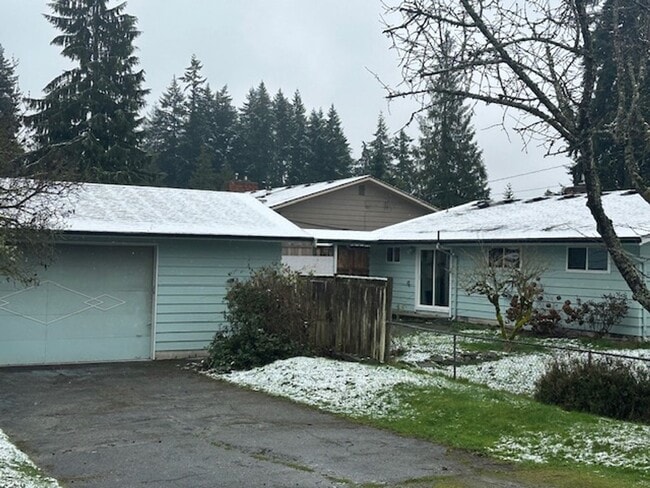 Photo - Lightly Updated 4 Bed Everett Home w/ Large Detached Garage/Workshop!