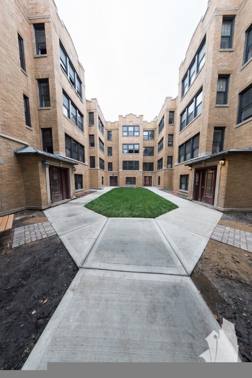 Photo - 2620 N Rockwell St Unit 2F
