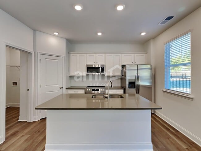 Photo - 637 Smt Vw Ln