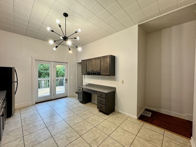 Photo - 4 bed/2 full bath Rental on Warner - Mins ...