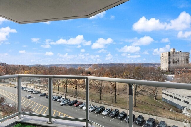 Building Photo - 3333 Henry Hudson Pkwy Unit 7H Rental