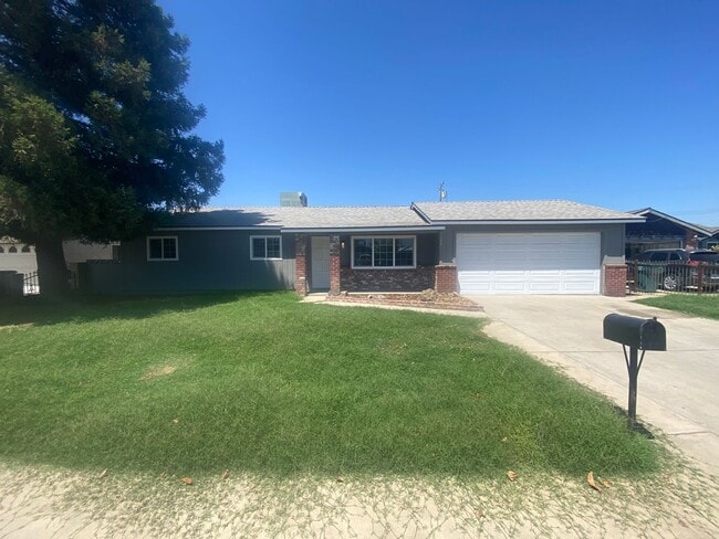 3 bedroom 2 bathroom in Tulare! - 3 bedroom 2 bathroom in Tulare!