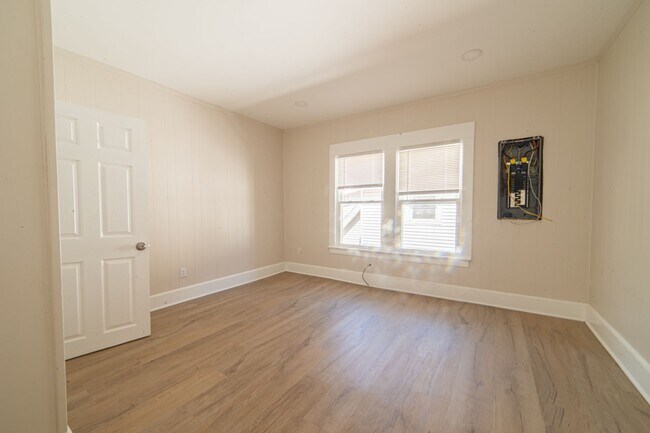 Photo - 730 E Montrose St Unit Apt 2