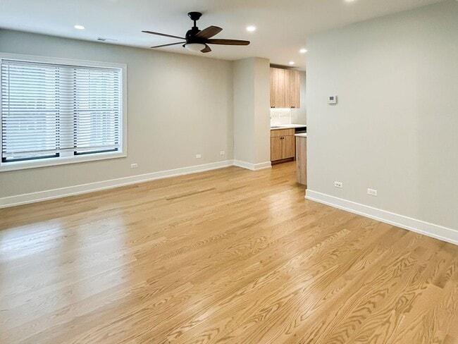 Photo - 1910 W Winnemac Ave Unidad 2