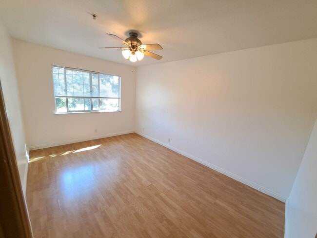 Building Photo - 805 H St Rental