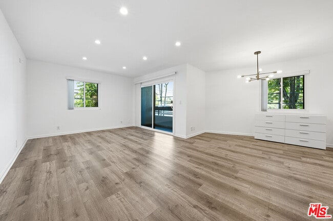 Photo - 1037 N Vista St Unit 206