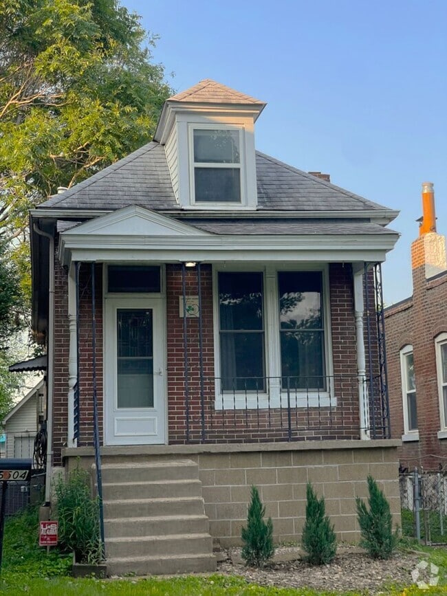 Building Photo - $1450 - A Must-See Century Home in Dogtown!