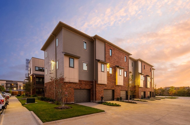 1 Bedroom Meredith Townhouse with Attached Garage - Bexley Grapevine