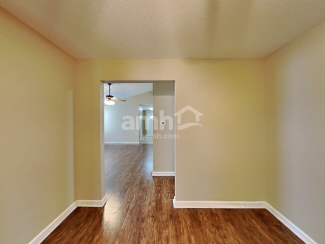 Photo - 9724 Thomas Ln