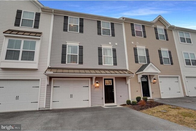 Photo - 8153 Lenker Dr