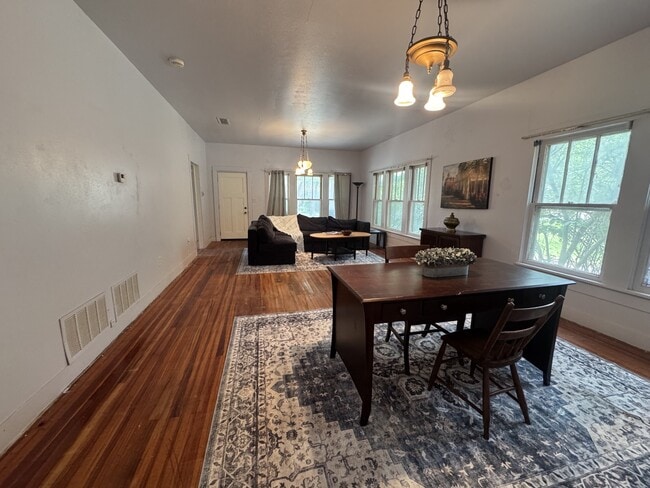 Photo - 817 W Long