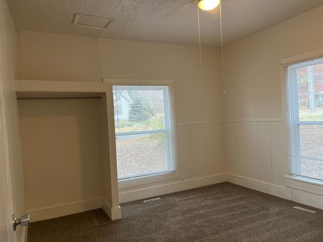 724 N Rogers Ave