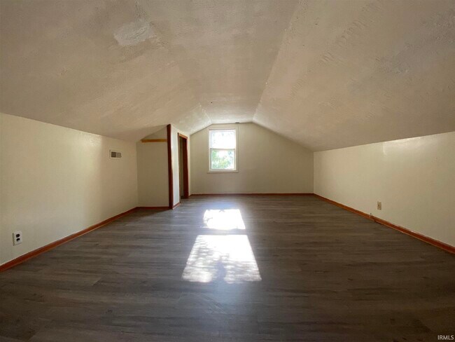 Photo - 2415 E 4th St