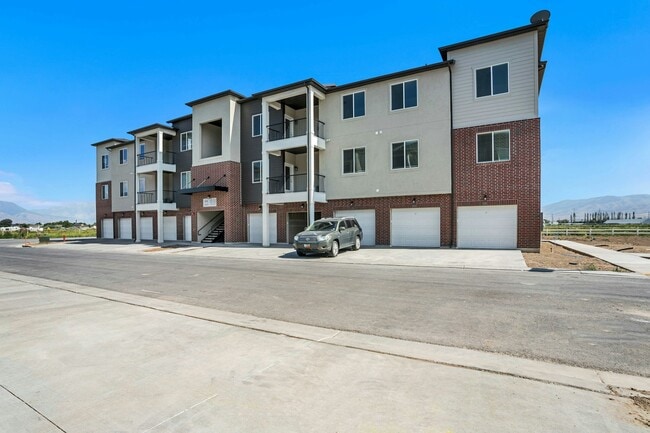 3325 W 1830 N