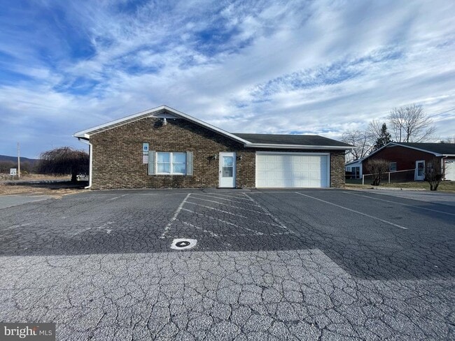 Photo - 4124 Lincoln Way E