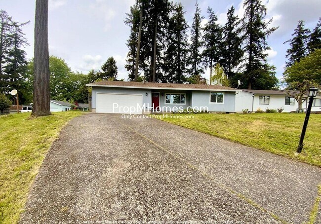 Building Photo - Updated Three Bedroom Home in South Hillsboro!
