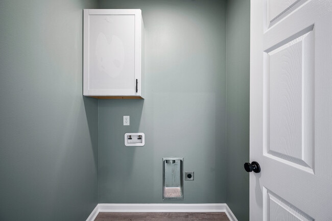 Jax House - Laundry Room - Jax Square Houses and Townhouses