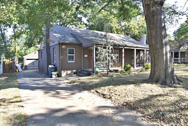 Remodeled bungalow in the heart of Mid-town - Remodeled bungalow in the heart of Mid-town Casa