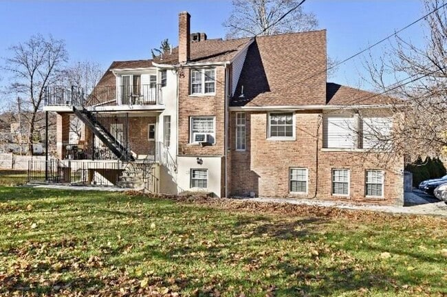 Photo - 2 Hollowbrook Pl Unit 1