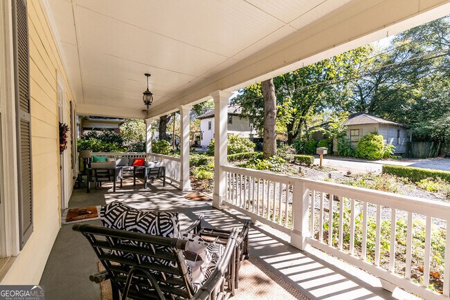 Photo - 1084 Sanders Ave SE