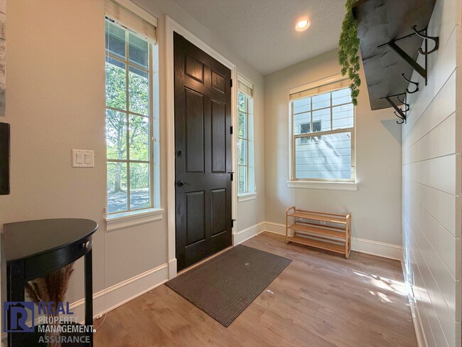 Photo - 17423 SW Montague Way