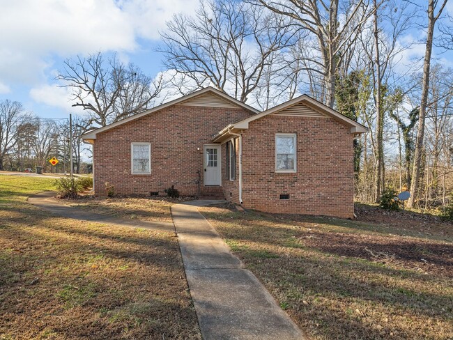 Photo - Cozy 2 bedroom home minutes from Downtown Greer