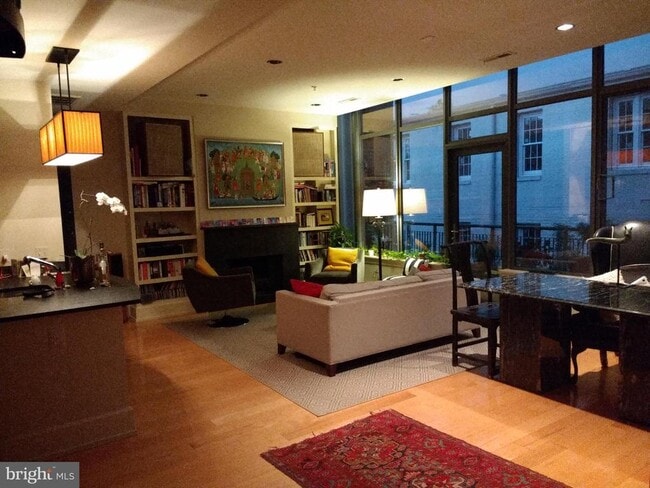 Photo - 2516 Q St NW Unidad Q305