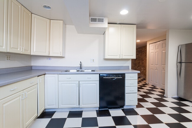 Photo - 828 W Dakin St Unit g