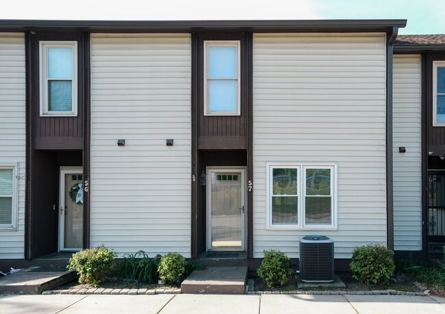 Building Photo - 2BR/2.5BA Condo w/ Community Pool in Simsponville!