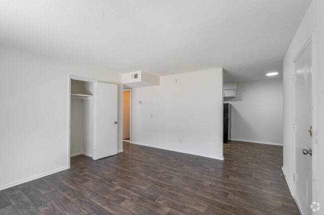 2 habitaciones, 1 baño - 960 pies cuadrados - Sala de estar - Ravenwood Hills