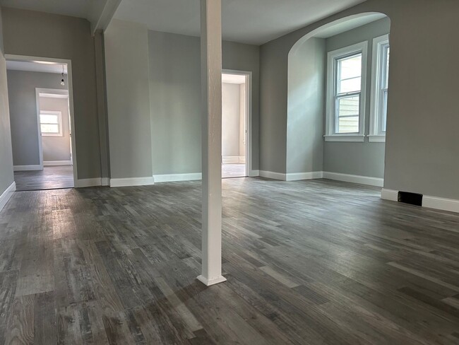 Photo - Newly Renovated 5 Bedroom 2.5 Bath House