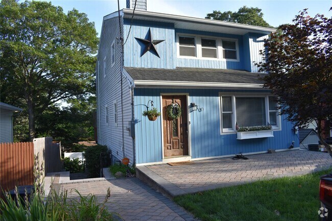 Building Photo - 30 Willow Rd Rental