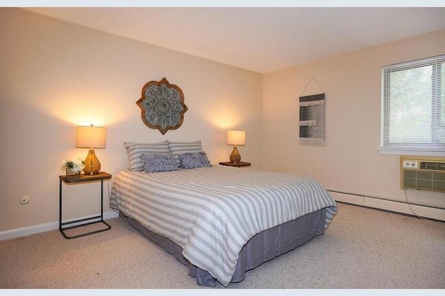 Photo - 12 Hallmark Gdns Unit 9