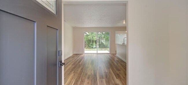 Photo - Single Level 4 bedroom in Heart of Vancouver