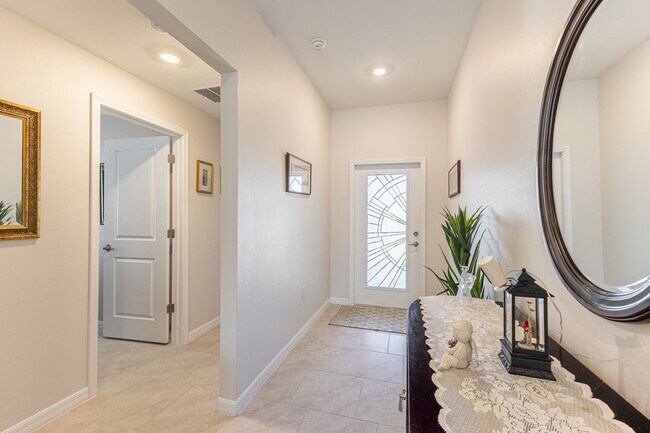 Photo - 111 Naomi Pl