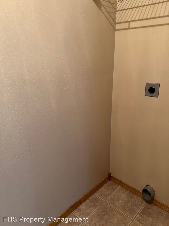 Photo - 3 br, 2 bath House - 802 S Canton Ave