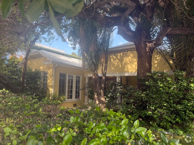 Building Photo - 2306 Beachwood Dr Rental