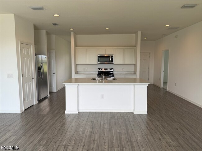 916 NW 3rd Ave