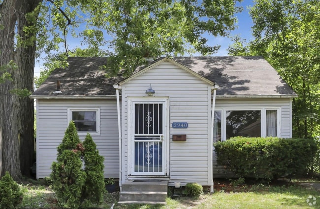 Building Photo - 2940 Hiawatha St Rental