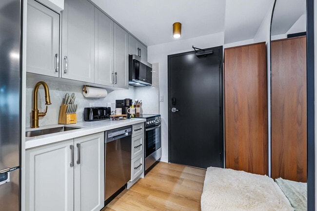 Photo - 168 McCaul St Unit SI ID1389232P