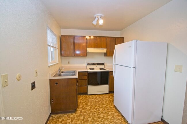 Photo - 1600 E Long St