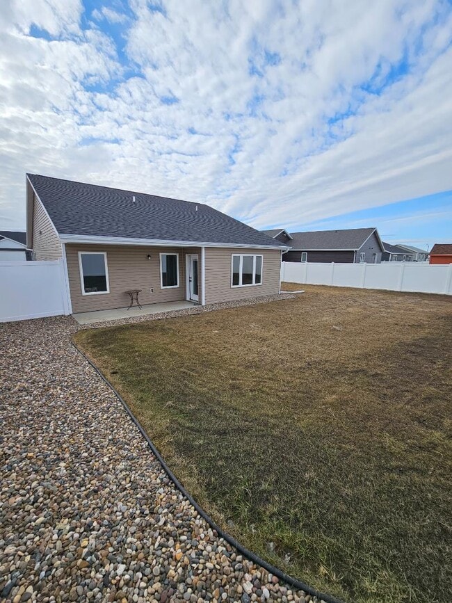 Photo - 2913 Armstrong St