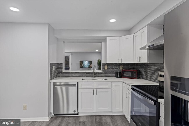 Photo - 70 Dorchester Cir