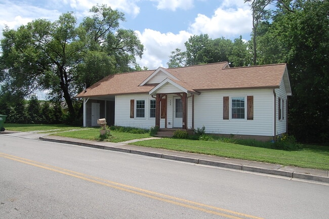 Photo - 209 N 6th St House